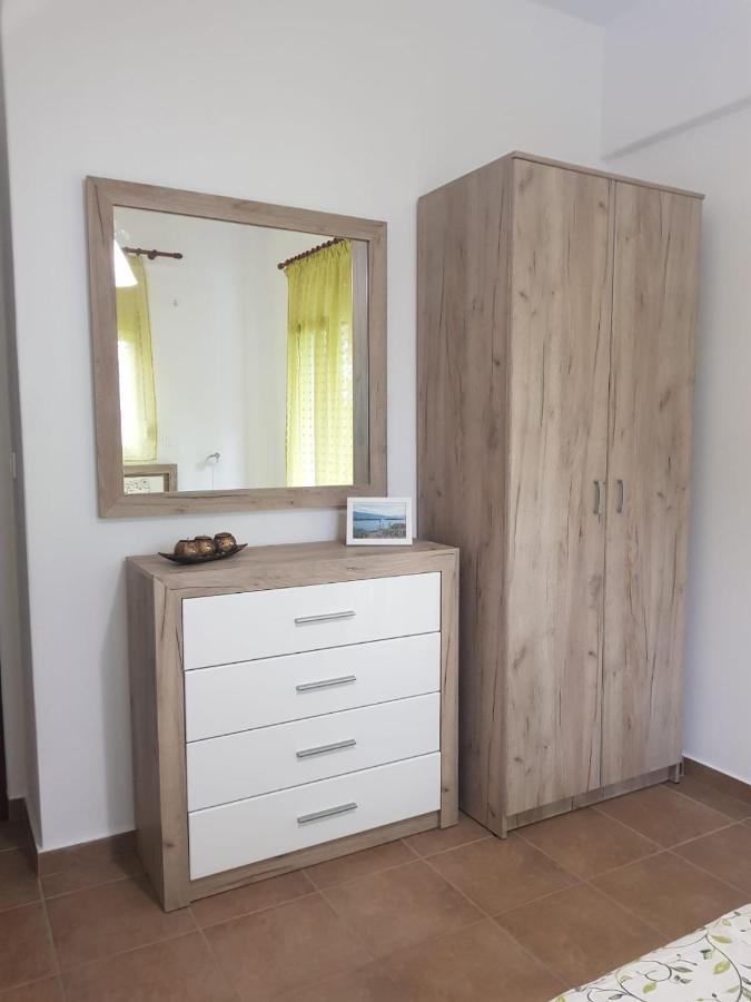 Apartamenty Rodzinne Kamena Vourla Bagian luar foto