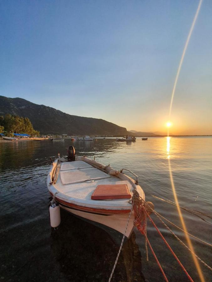 Apartamenty Rodzinne Kamena Vourla Bagian luar foto